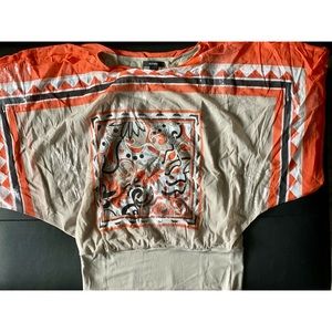 Wing Span Sleeve Top